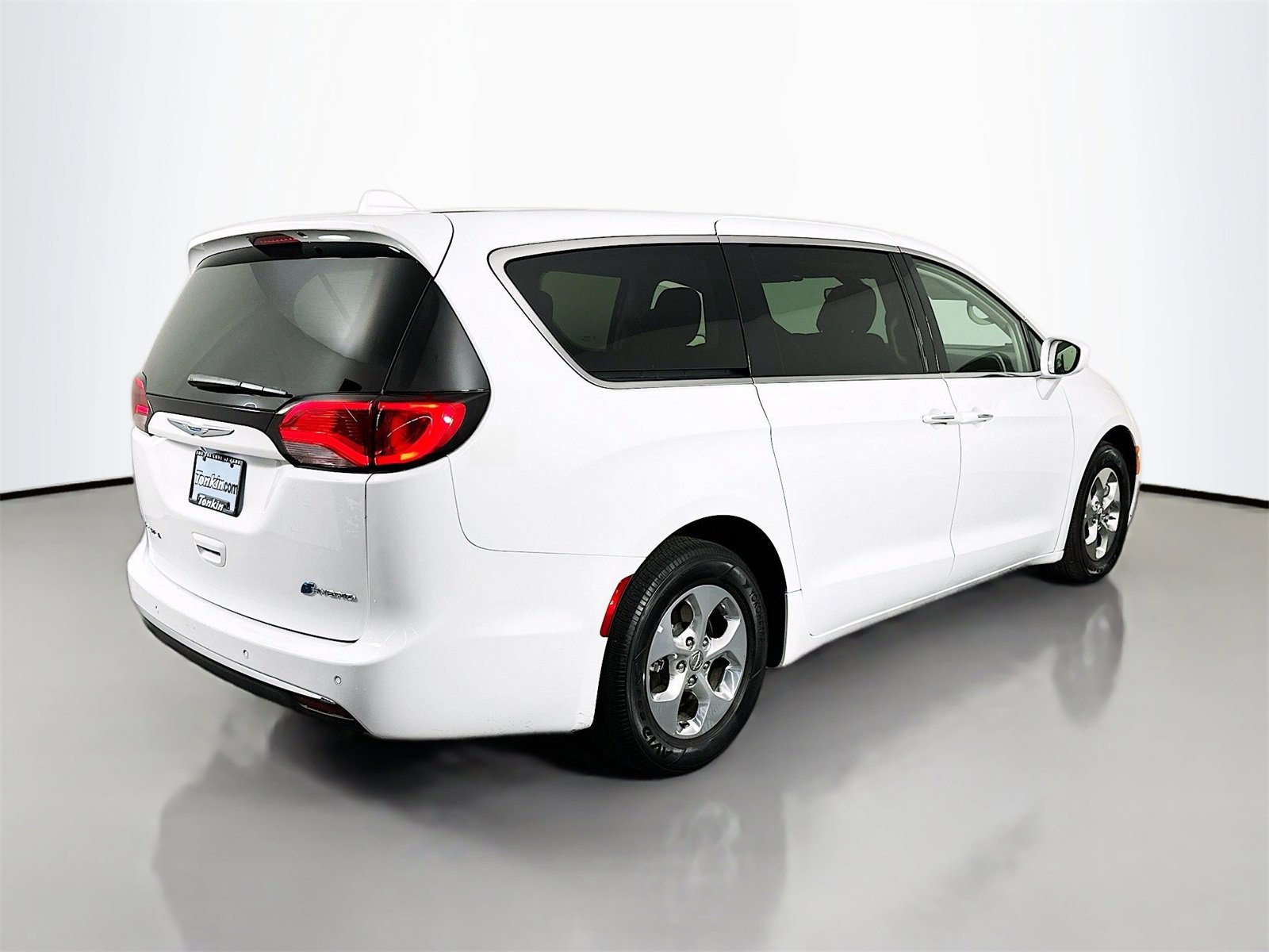 Used 2020 Chrysler Pacifica Touring image 7