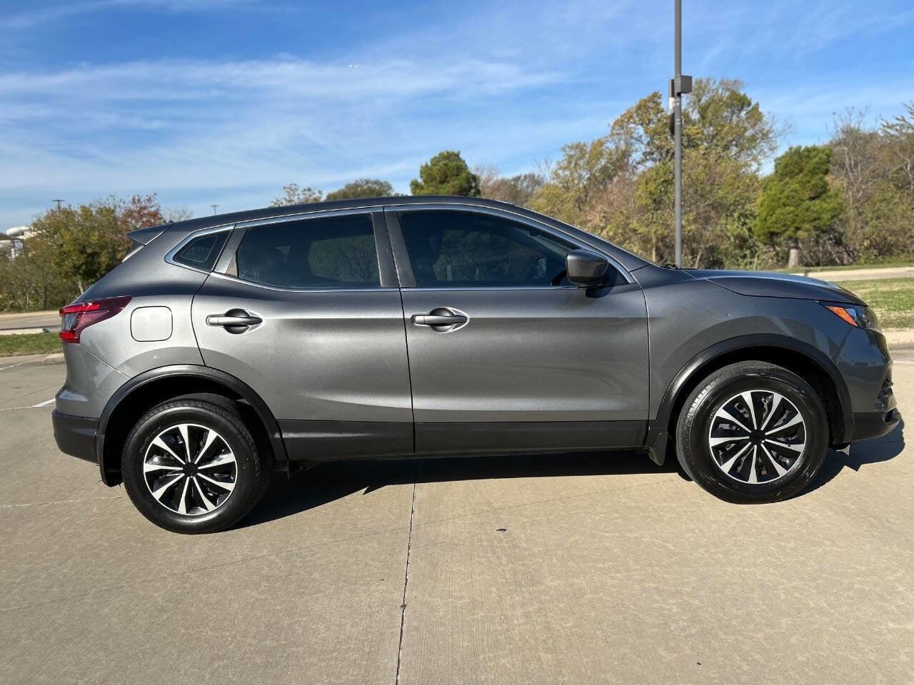 Used 2020 Nissan Rogue Sport S image 5