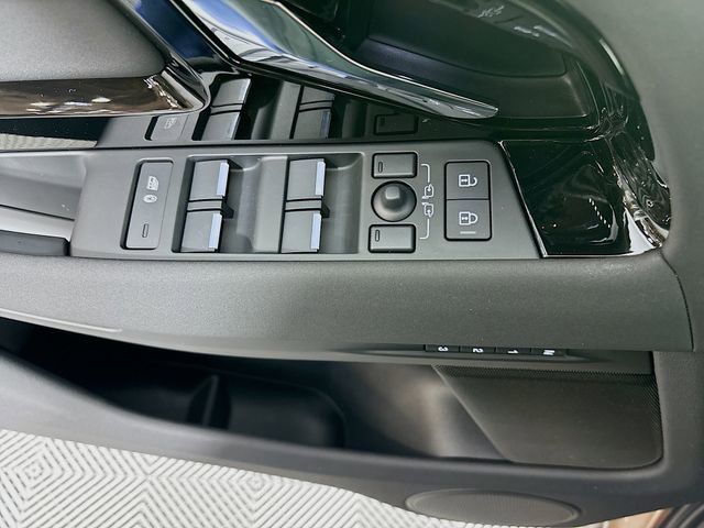 Used 2026 Land Rover Range Rover Evoque S AWD/4WD image 19