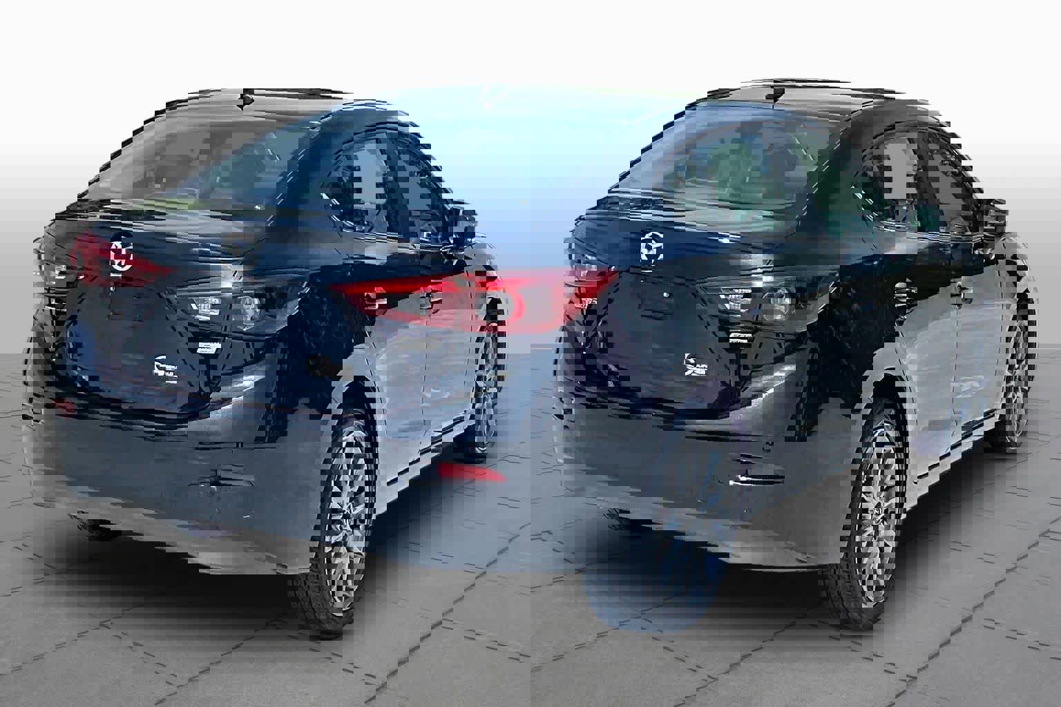 Used 2018 MAZDA MAZDA3 Grand Touring w/ Premium Equipment Package image 11