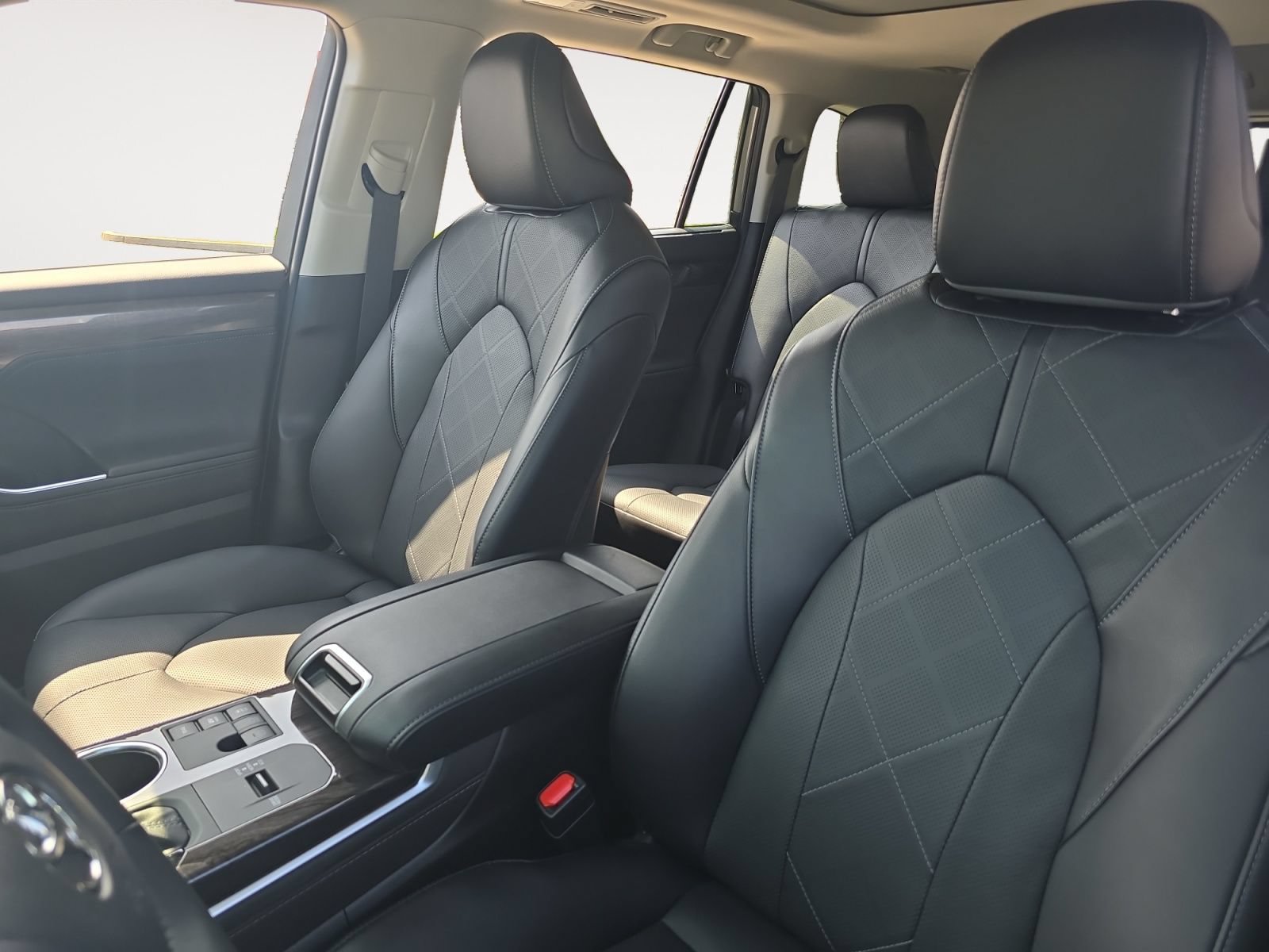 Certified 2026 Toyota Highlander Platinum AWD/4WD image 9