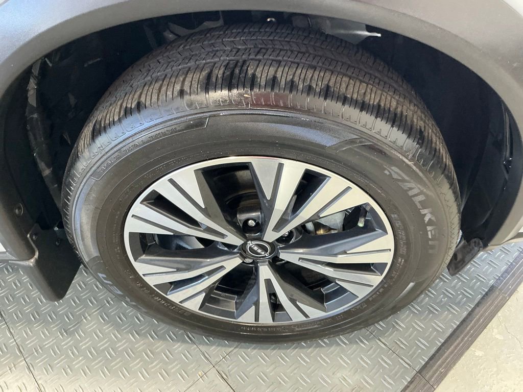 Used 2023 Nissan Rogue SV w/ SV Premium B Package FWD image 42