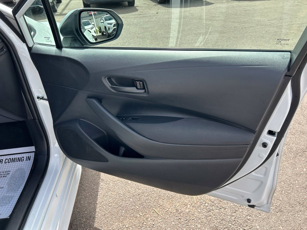Used 2025 Toyota Corolla LE FWD image 9