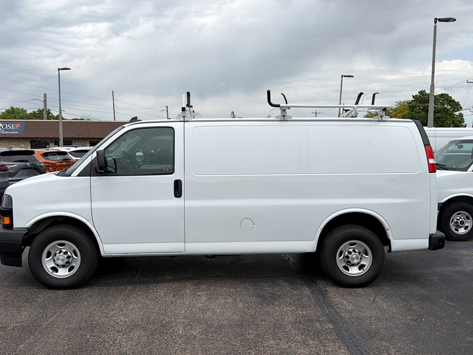 Used 2020 Chevrolet Express 3500 w/ Driver Convenience Package RWD image 4
