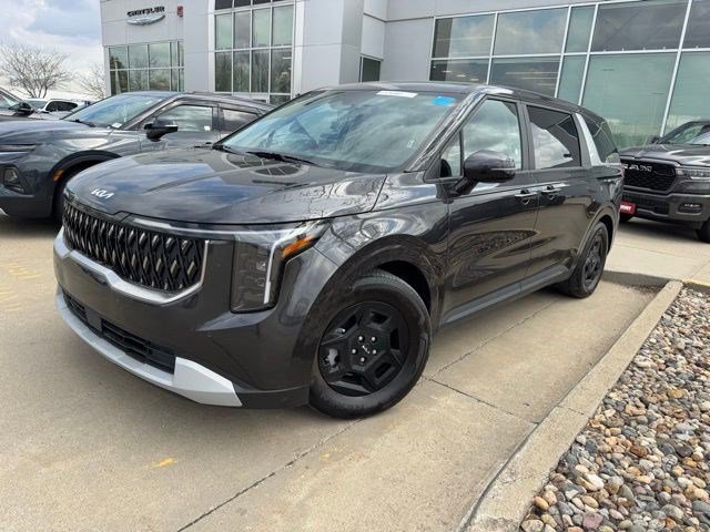 Used 2025 Kia Carnival FWD image 1