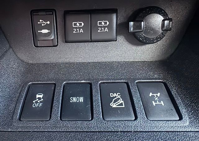 Used 2017 Toyota Highlander XLE image 32