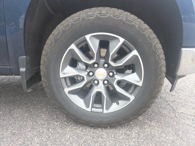 Used 2023 Chevrolet Silverado 1500 LT AWD/4WD image 13