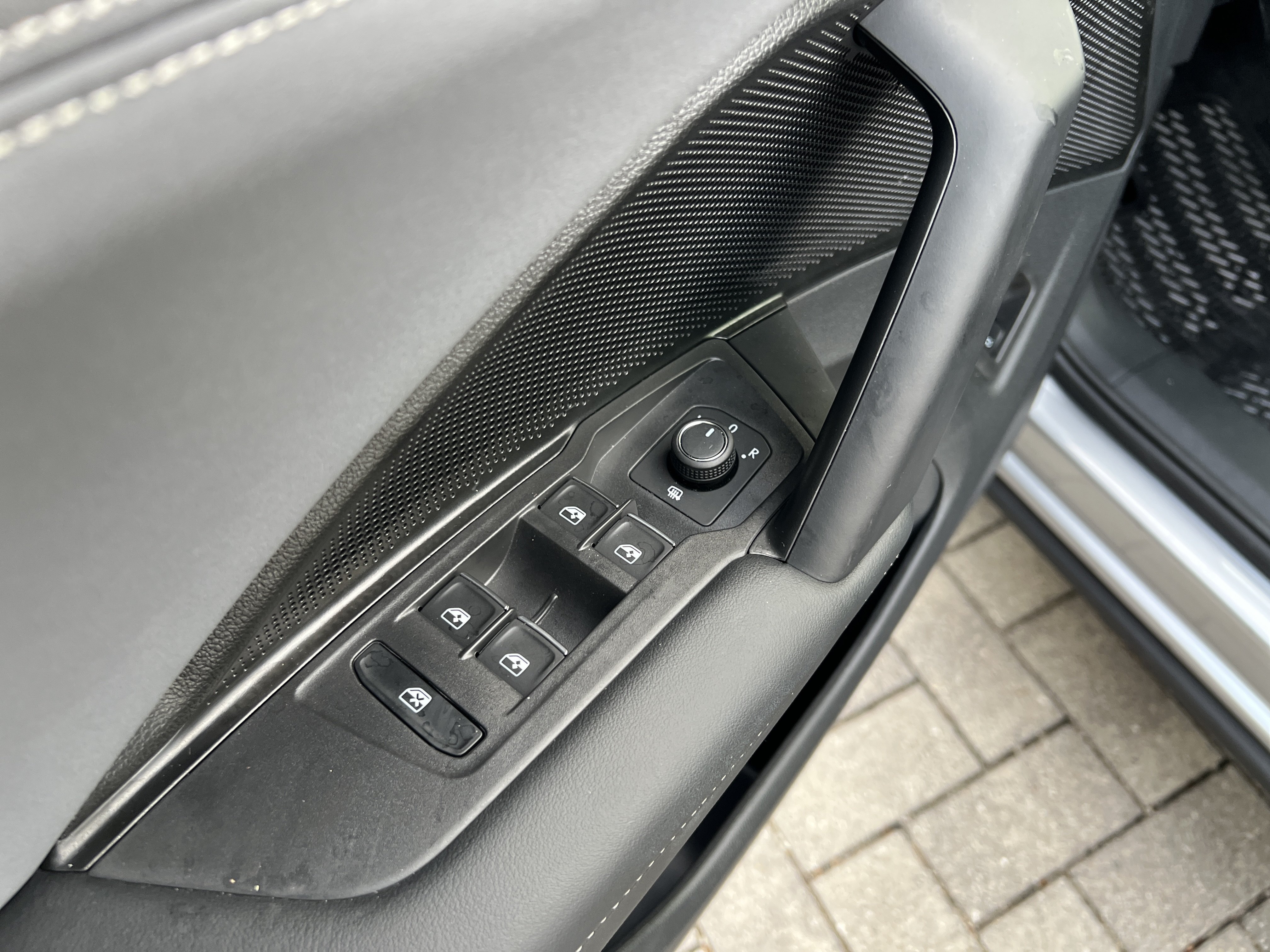 Certified 2026 Volkswagen Tiguan SE FWD image 12