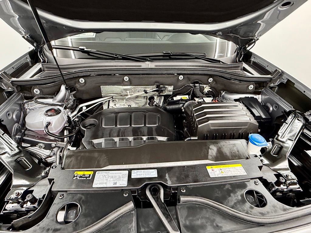 Used 2025 Volkswagen Atlas Cross Sport SE image 40