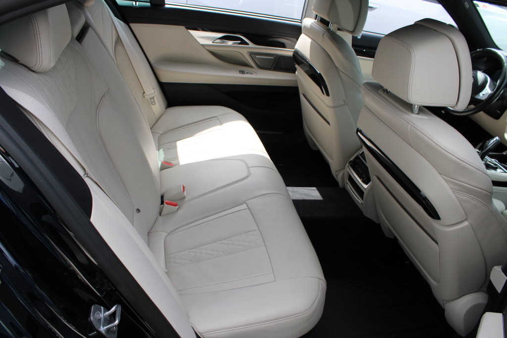 Used 2021 BMW 740i w/ M Sport Package RWD image 12