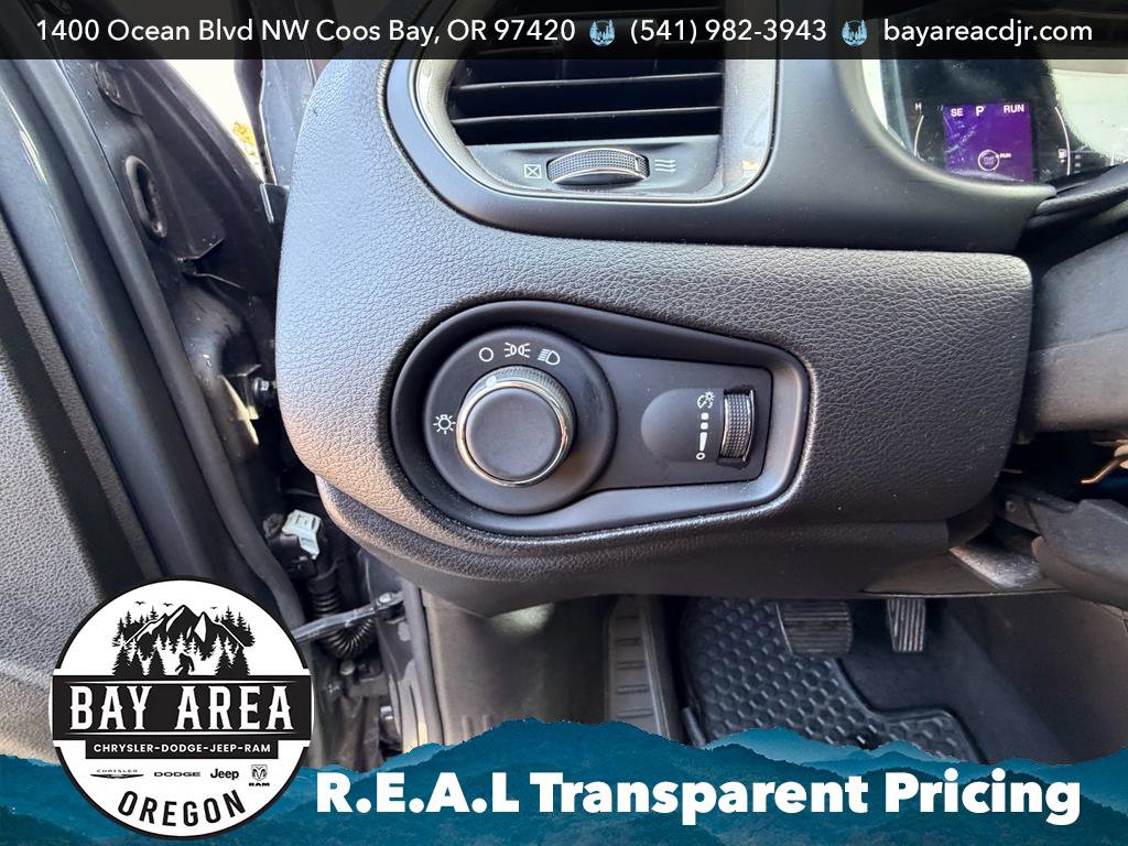 Used 2023 Jeep Renegade Latitude AWD/4WD image 18