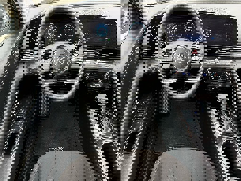 Used 2024 Hyundai Elantra Blue image 17