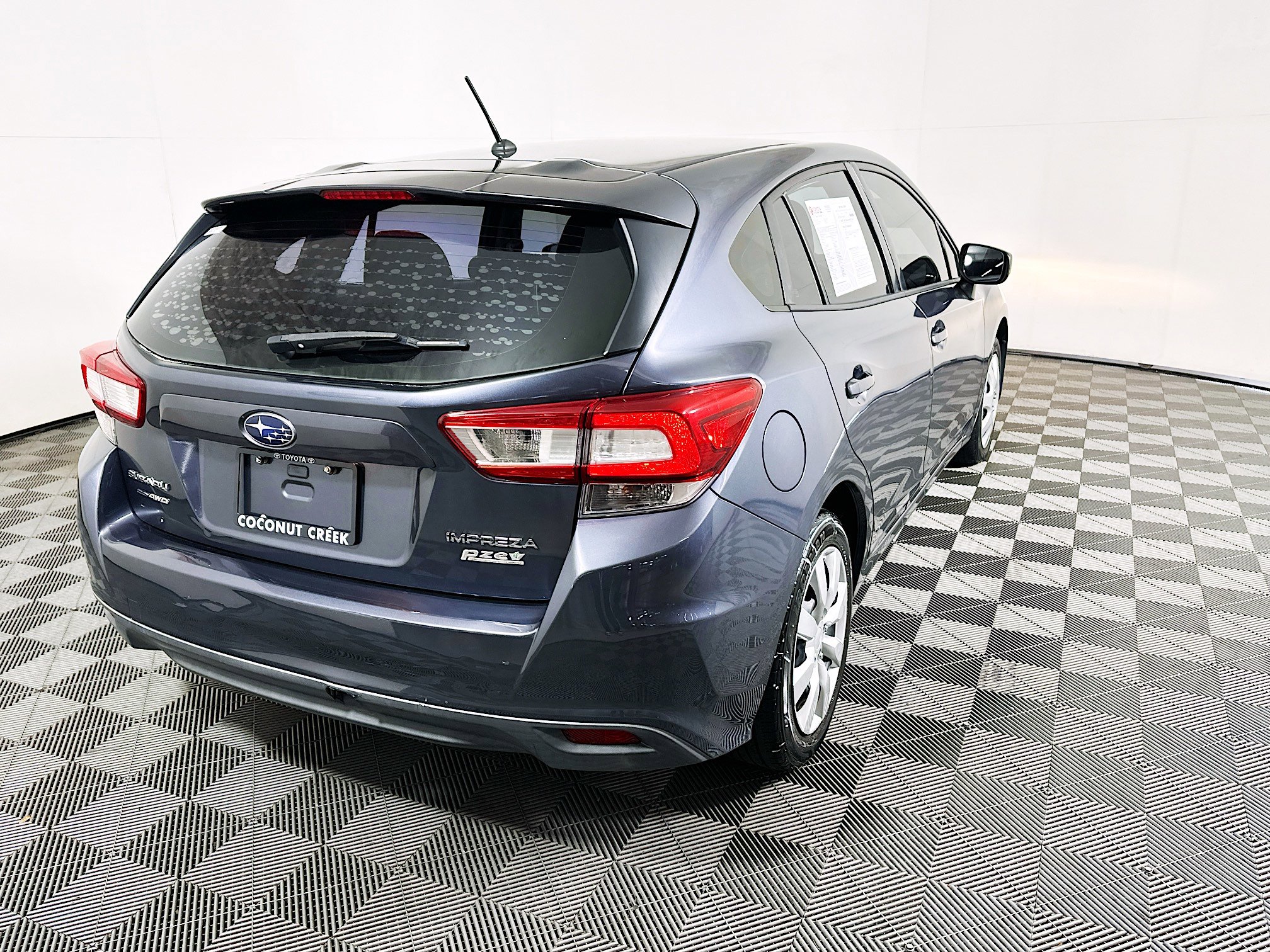 Used 2017 Subaru Impreza 2.0i AWD/4WD image 3