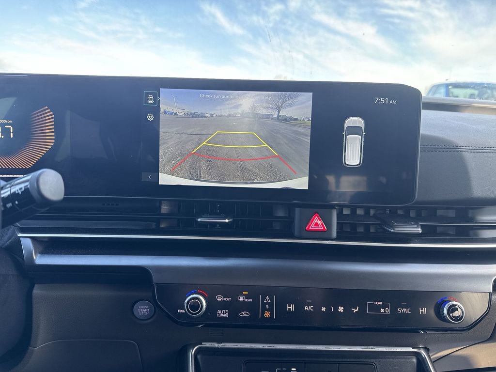 Used 2025 Kia Carnival image 22