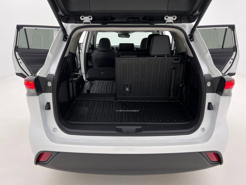Used 2026 Toyota Highlander XLE image 24
