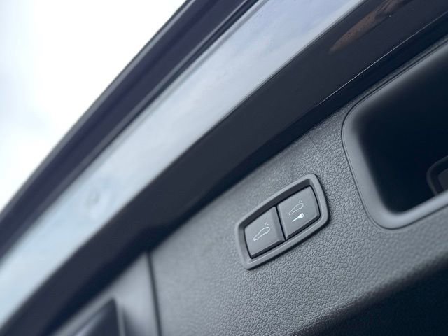 Certified 2025 Porsche Macan image 34