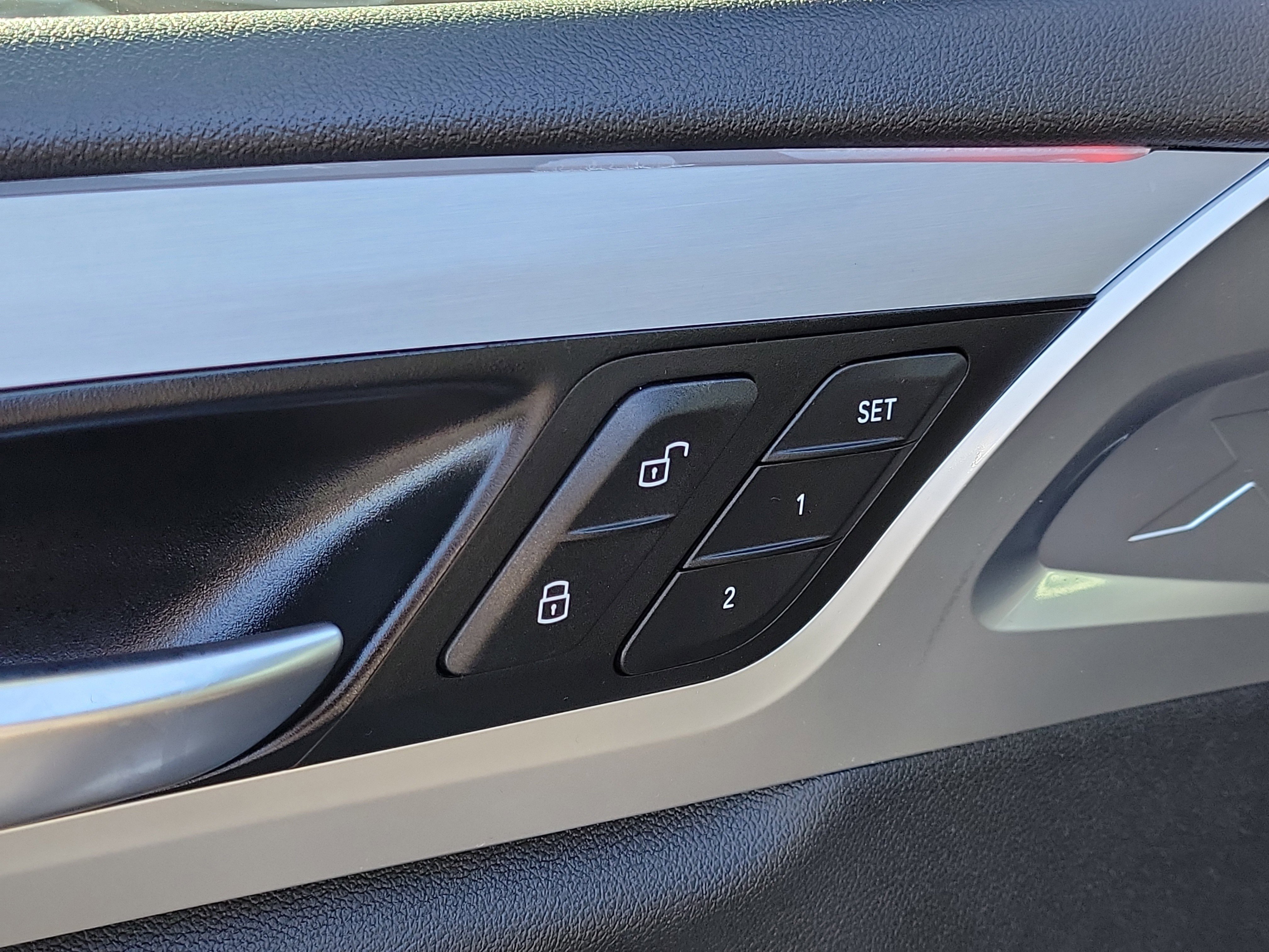 Used 2020 BMW X4 xDrive30i w/ Convenience Package image 19