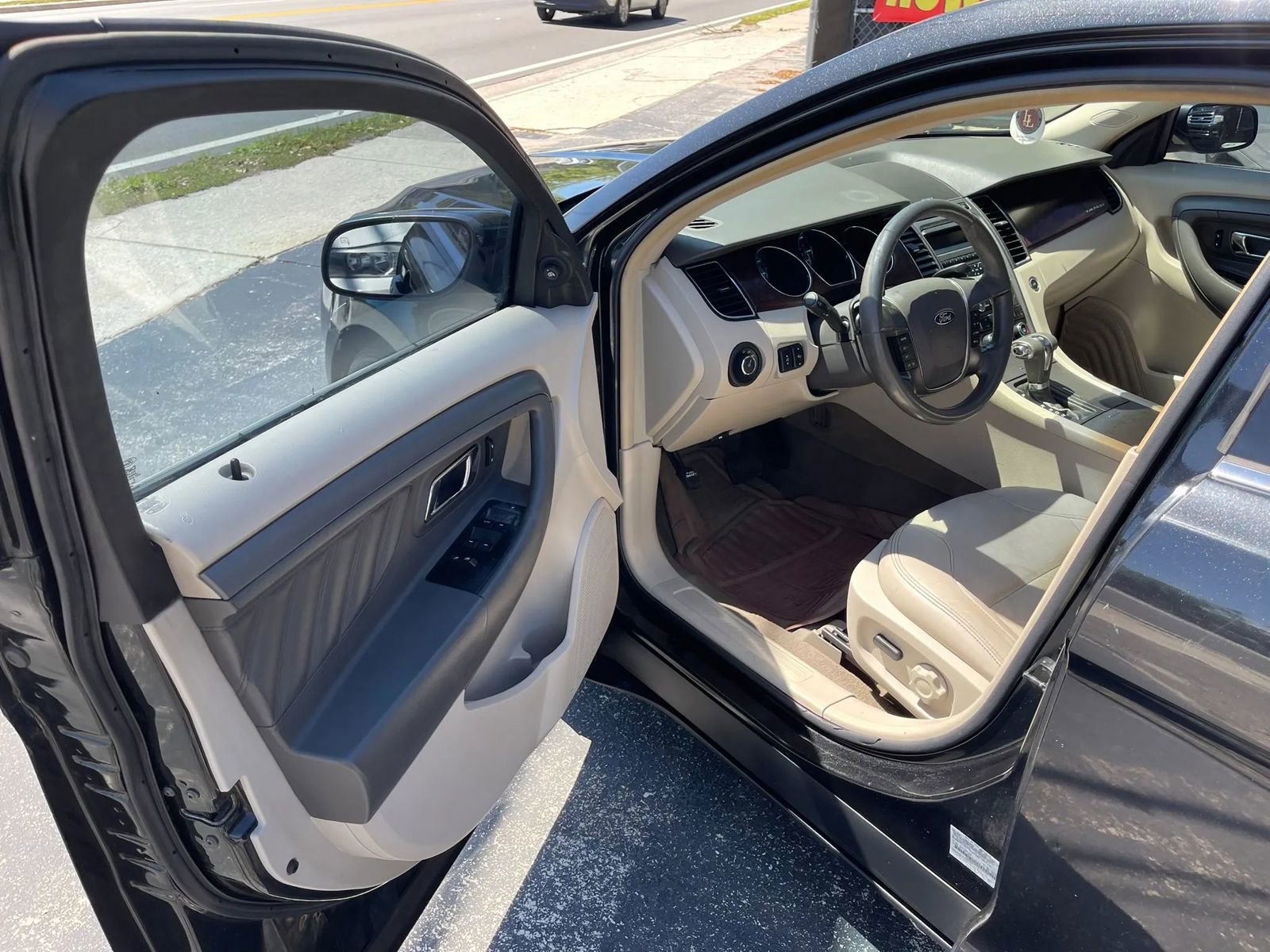 Used 2011 Ford Taurus SEL w/ 202A Rapid Spec Order Code image 10