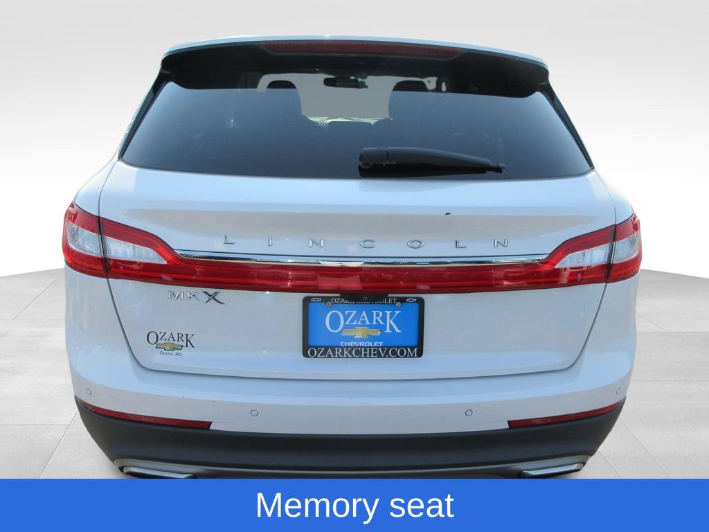 Used 2018 Lincoln MKX Reserve w/ Driver Assistance Package FWD image 4