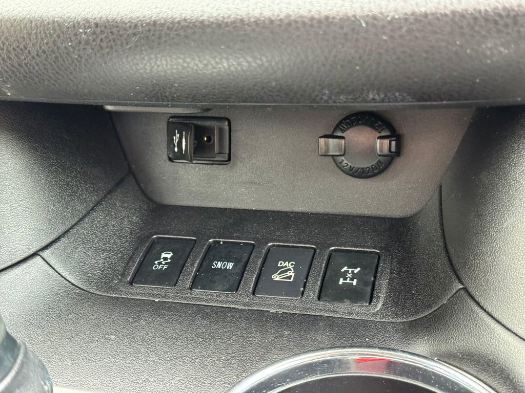 Used 2015 Toyota Highlander XLE image 27