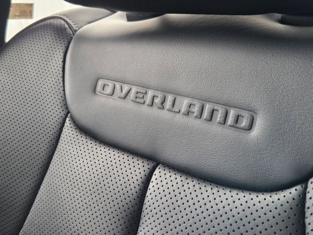 Used 2023 Jeep Grand Cherokee Overland w/ Luxury Tech Group IV image 14