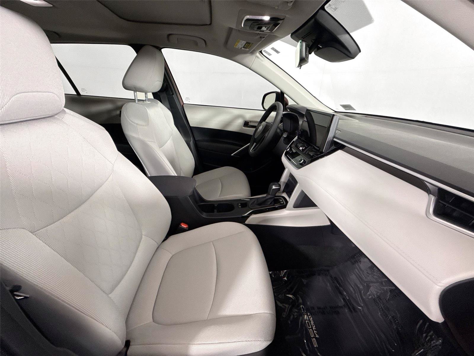 Used 2024 Toyota Corolla Cross LE w/ Moonroof Package FWD image 41