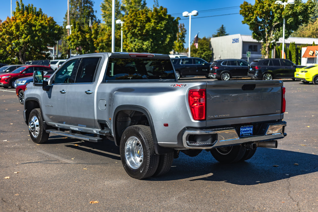Used 2025 Chevrolet Silverado 3500 LTZ w/ LTZ Convenience Package AWD/4WD image 12