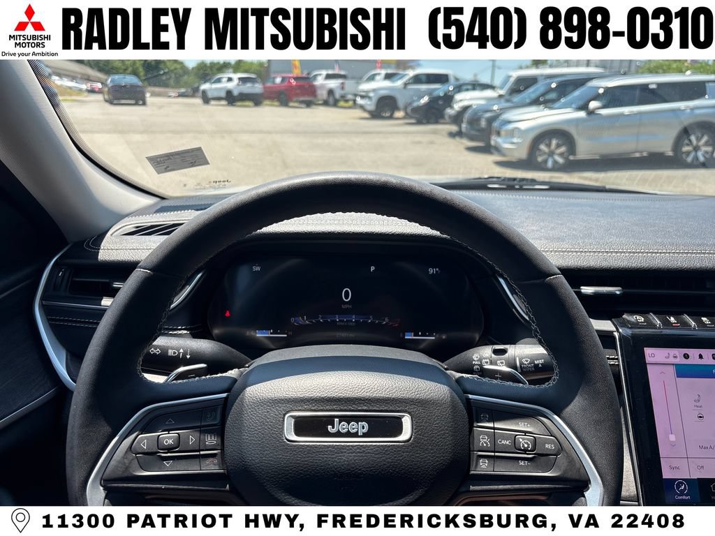 Used 2023 Jeep Grand Cherokee L Limited w/ Black Appearance Package AWD/4WD image 10