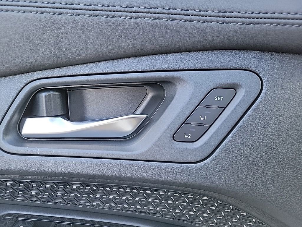 Used 2023 Nissan Ariya FWD image 32