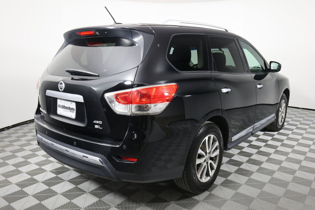 Used 2014 Nissan Pathfinder SL image 2