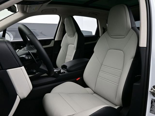 New 2026 Porsche Cayenne GTS image 5