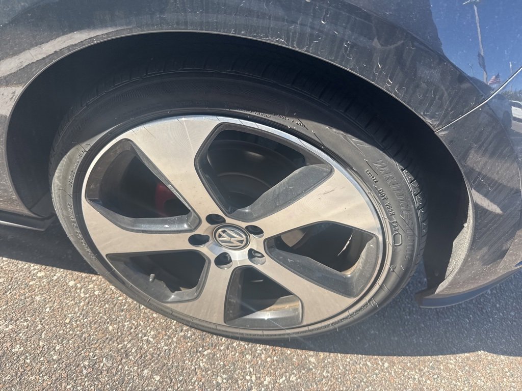 Used 2018 Volkswagen Golf 4-Door image 10