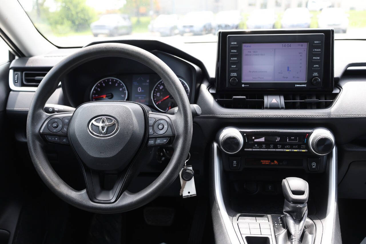 Used 2020 Toyota RAV4 LE AWD/4WD image 23