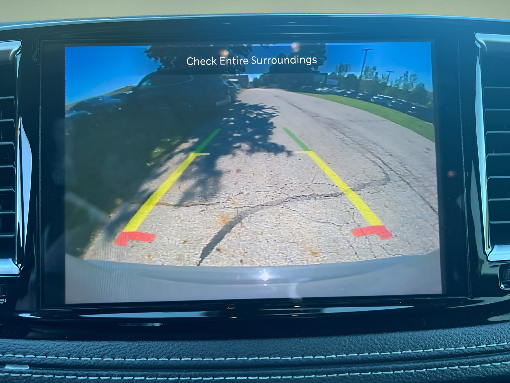 Used 2025 Chrysler Pacifica Limited FWD image 28