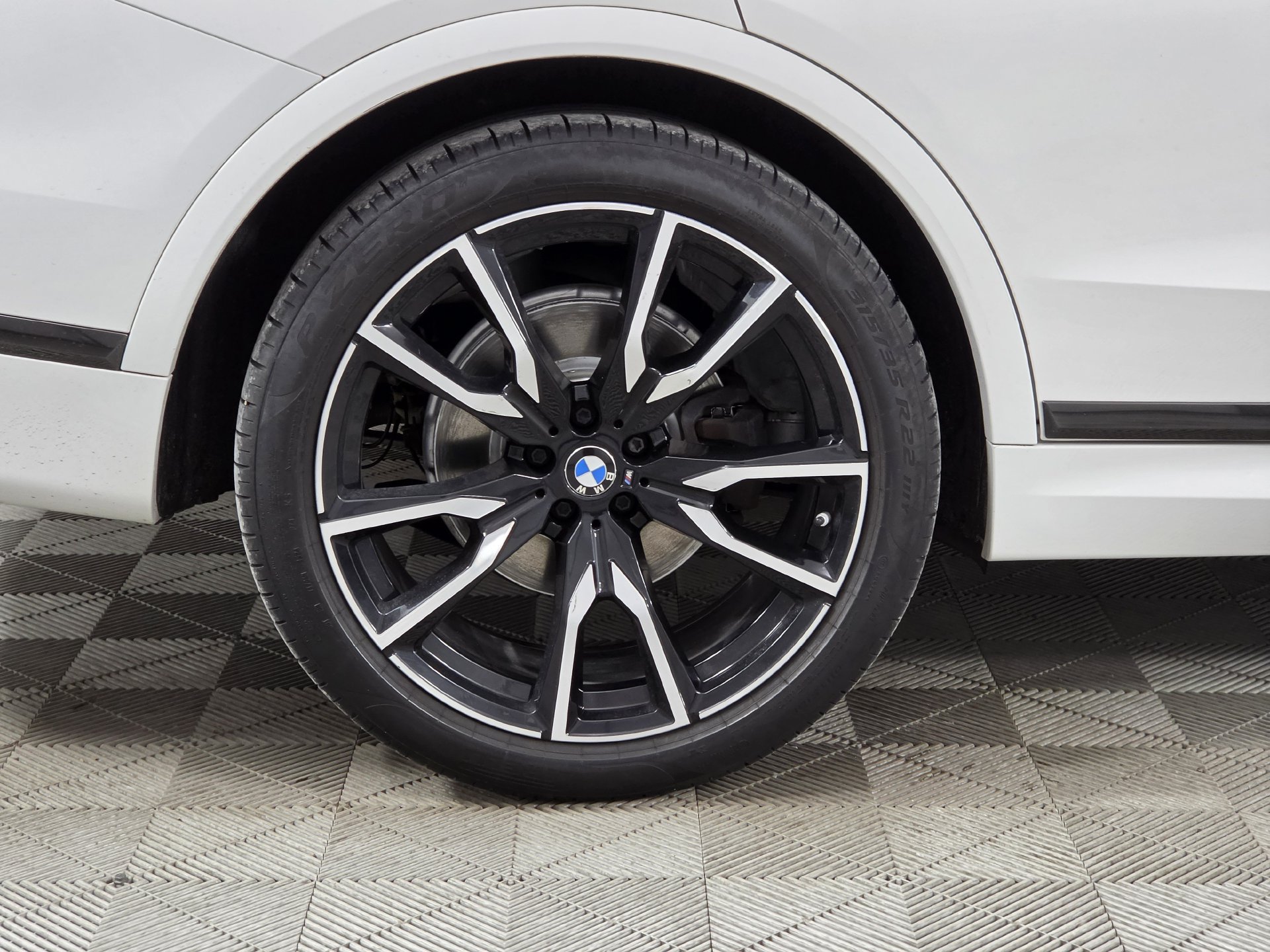 Used 2021 BMW X7 xDrive40i w/ M Sport Package AWD/4WD image 44