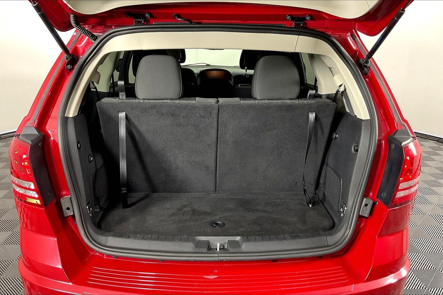 Used 2020 Dodge Journey SE w/ SE Popular Equipment Group FWD image 37