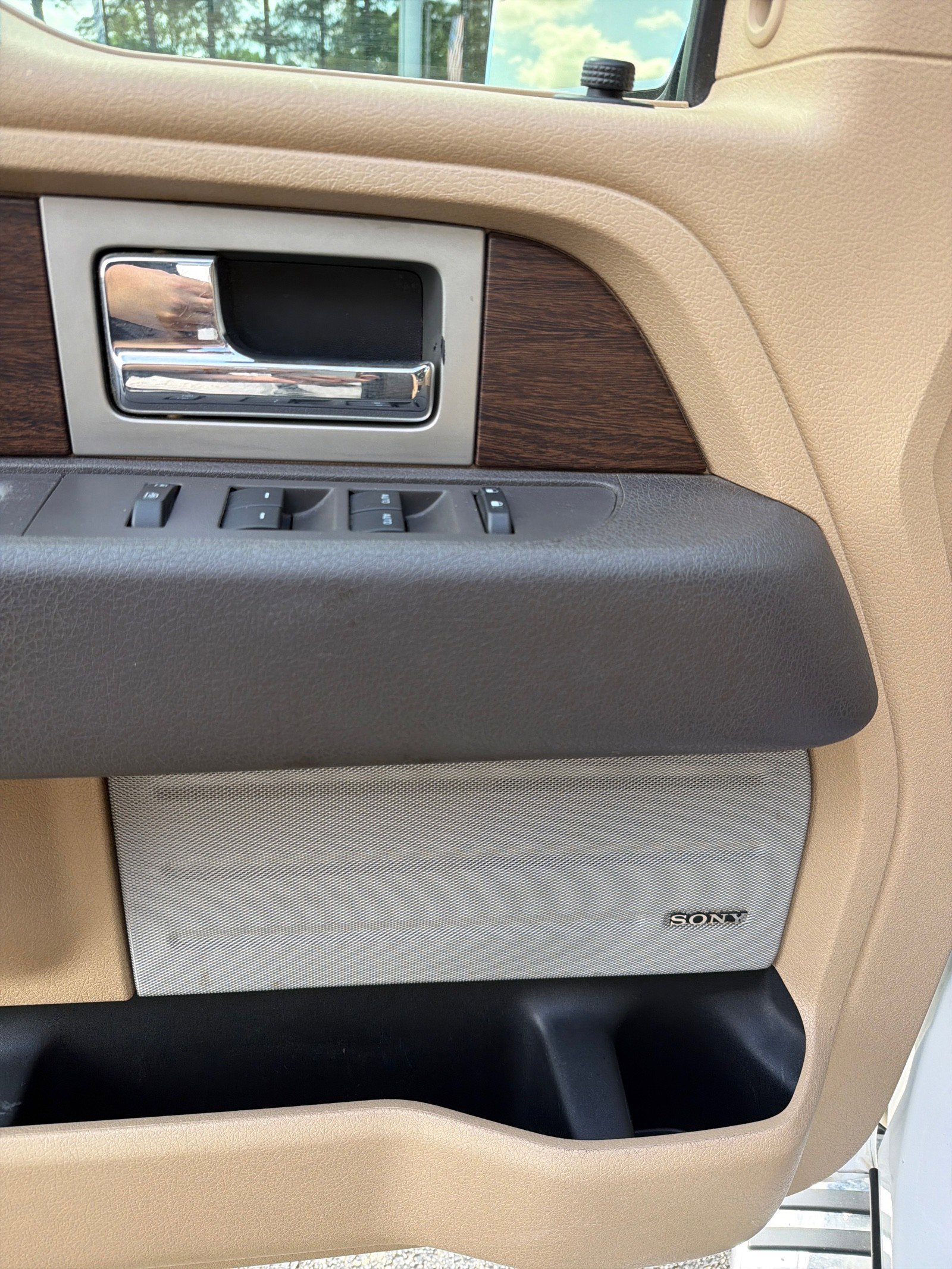 Used 2014 Ford F150 Lariat w/ Equipment Group 502A Luxury AWD/4WD image 10