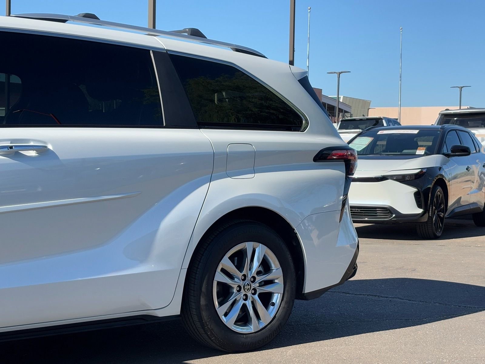 Used 2025 Toyota Sienna Limited image 9