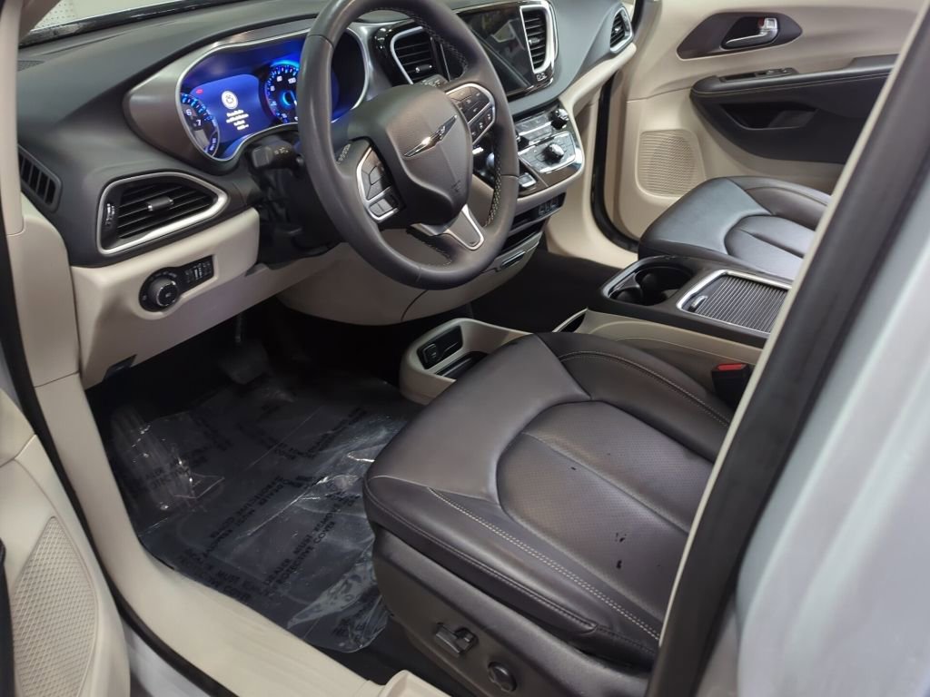 Used 2024 Chrysler Pacifica Touring-L image 33