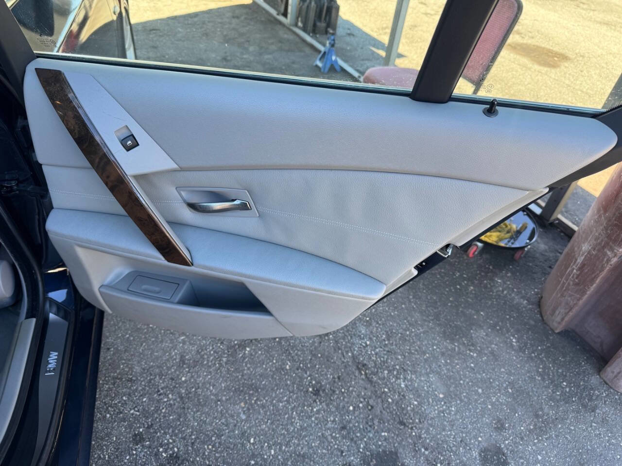 Used 2006 BMW 530xi Sedan image 20