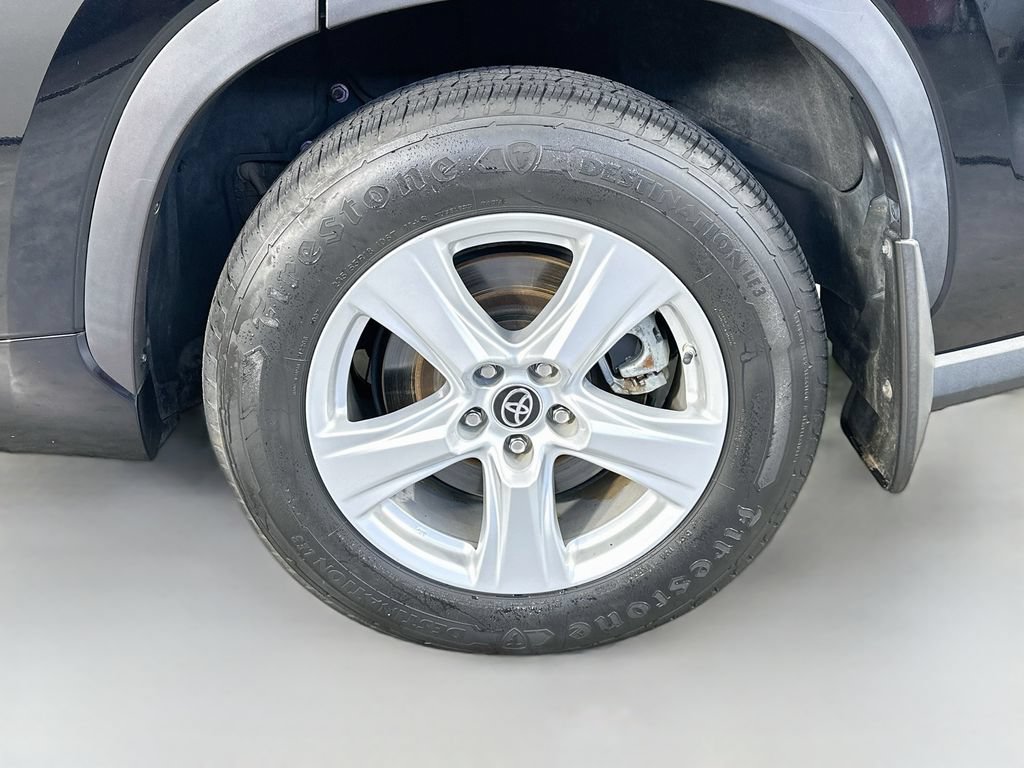 Used 2020 Toyota Highlander LE AWD/4WD image 33