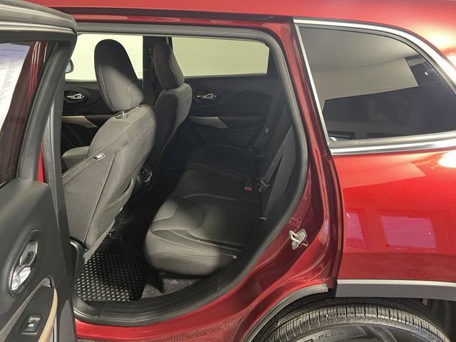 Certified 2017 Jeep Cherokee Latitude w/ Cold Weather Group AWD/4WD image 18