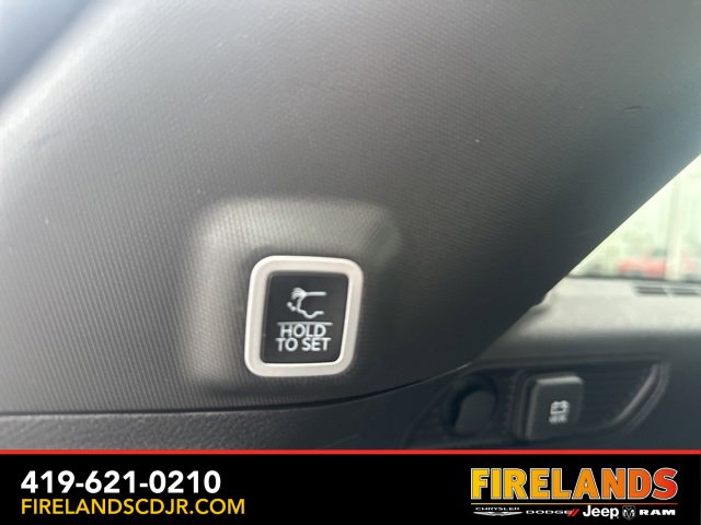 Used 2024 Jeep Grand Cherokee Altitude image 13