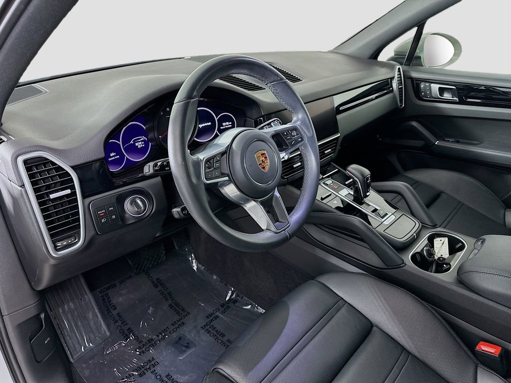 Certified 2023 Porsche Cayenne Platinum Edition image 4
