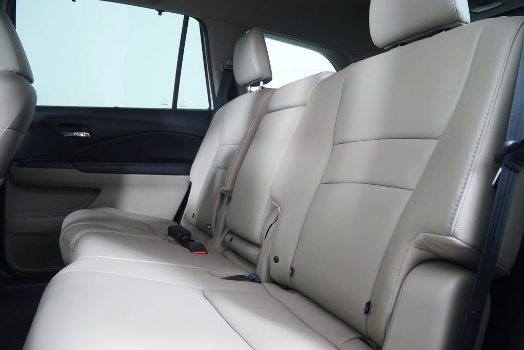 Used 2017 Honda Pilot Touring image 16
