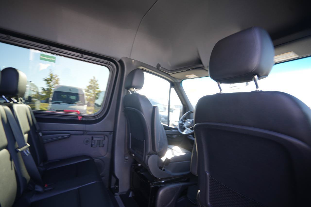 Used 2025 Mercedes-Benz Sprinter 2500 image 25