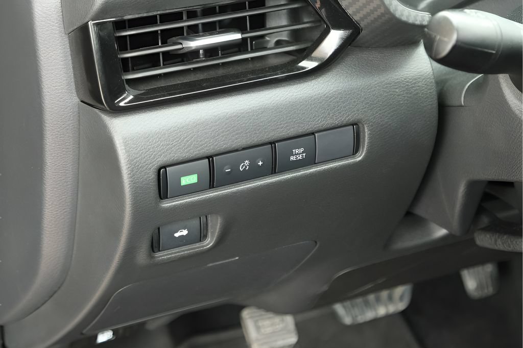 Used 2025 Nissan Sentra SV FWD image 25