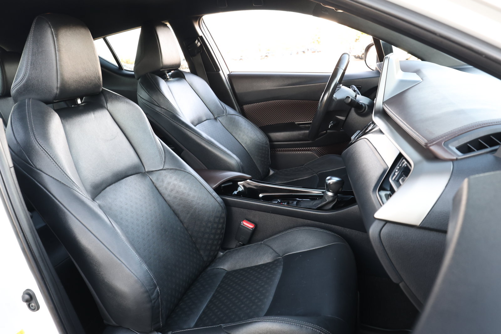 Used 2019 Toyota C-HR Limited FWD image 29