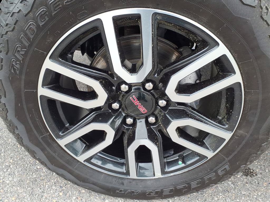 Used 2024 GMC Sierra 1500 AT4 w/ Technology Package AWD/4WD image 11
