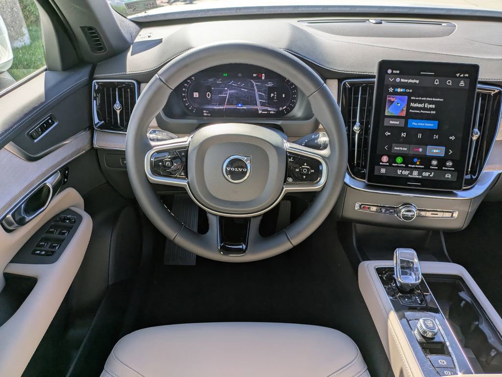 New 2026 Volvo XC90 B5 Plus w/ Protection Package Premier image 15